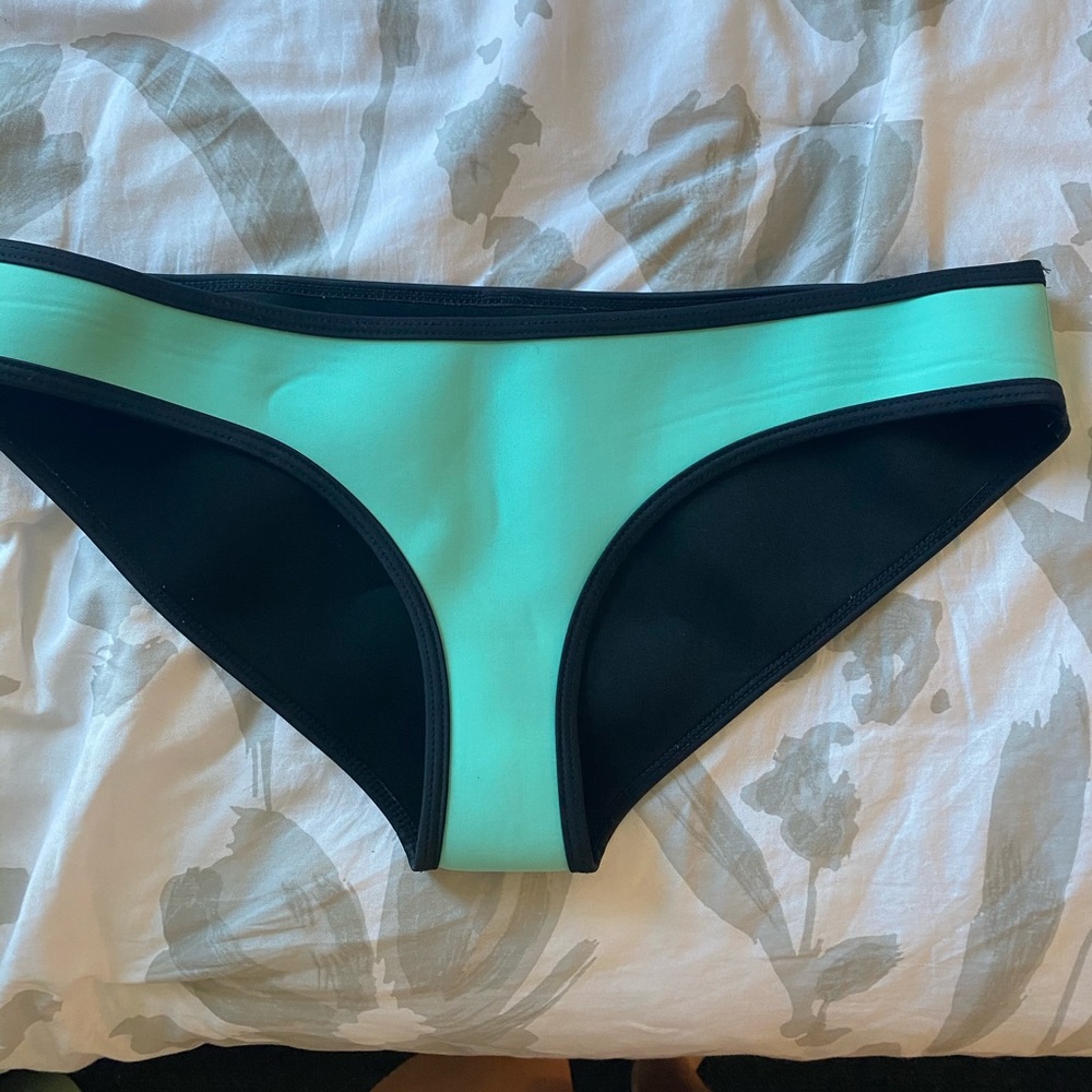 Knock off triangle reversible bottoms
